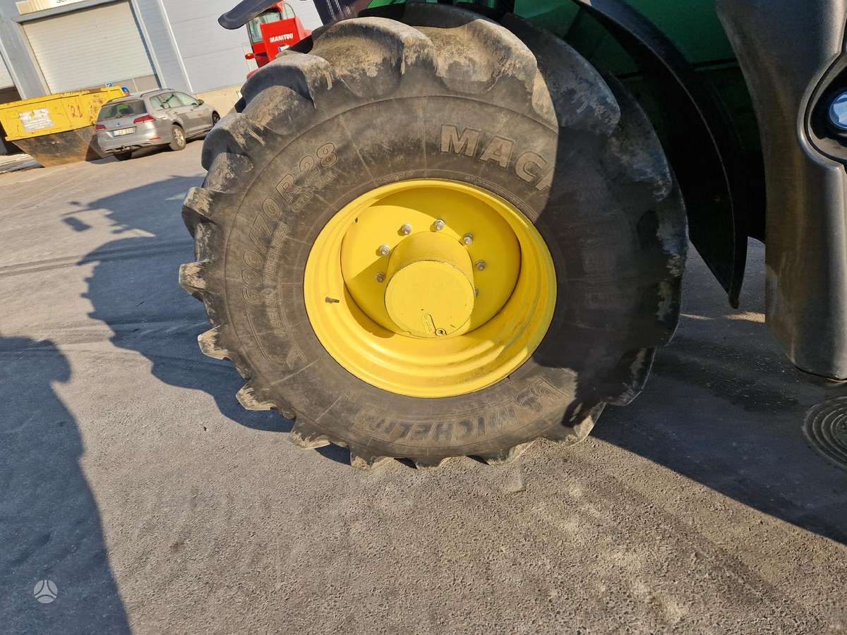 John Deere 6215 R, tractors