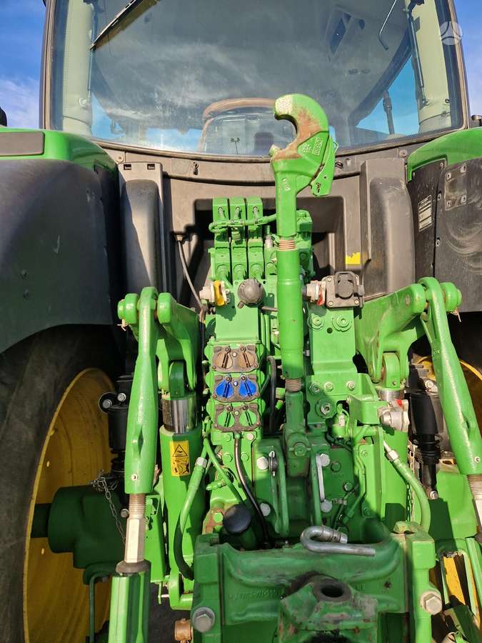 John Deere 6215 R, tractors