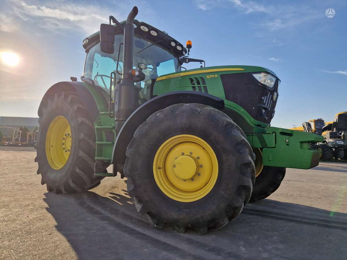 John Deere 6215 R, тракторы