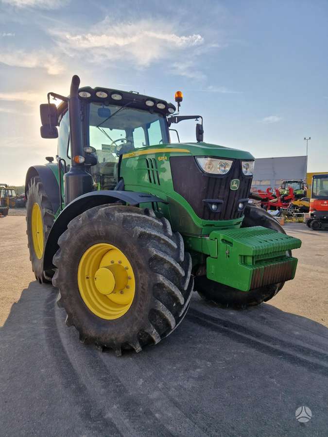 John Deere 6215 R, traktoriai