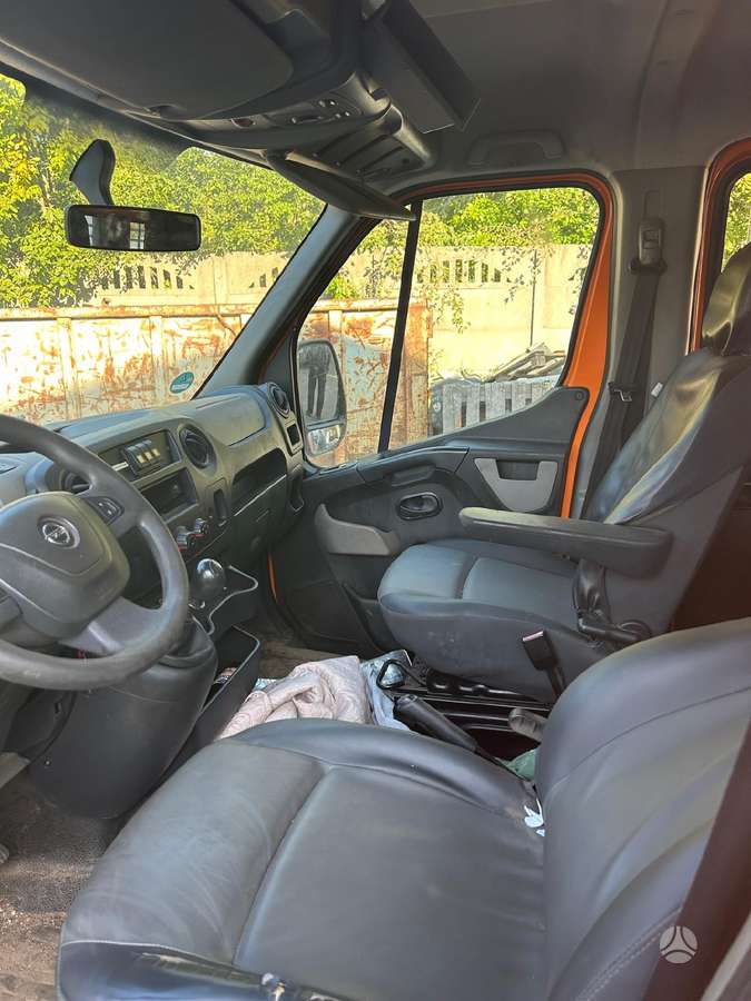 Opel Movano, preču