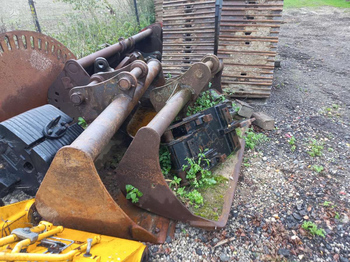 JCB 35-7, buckets