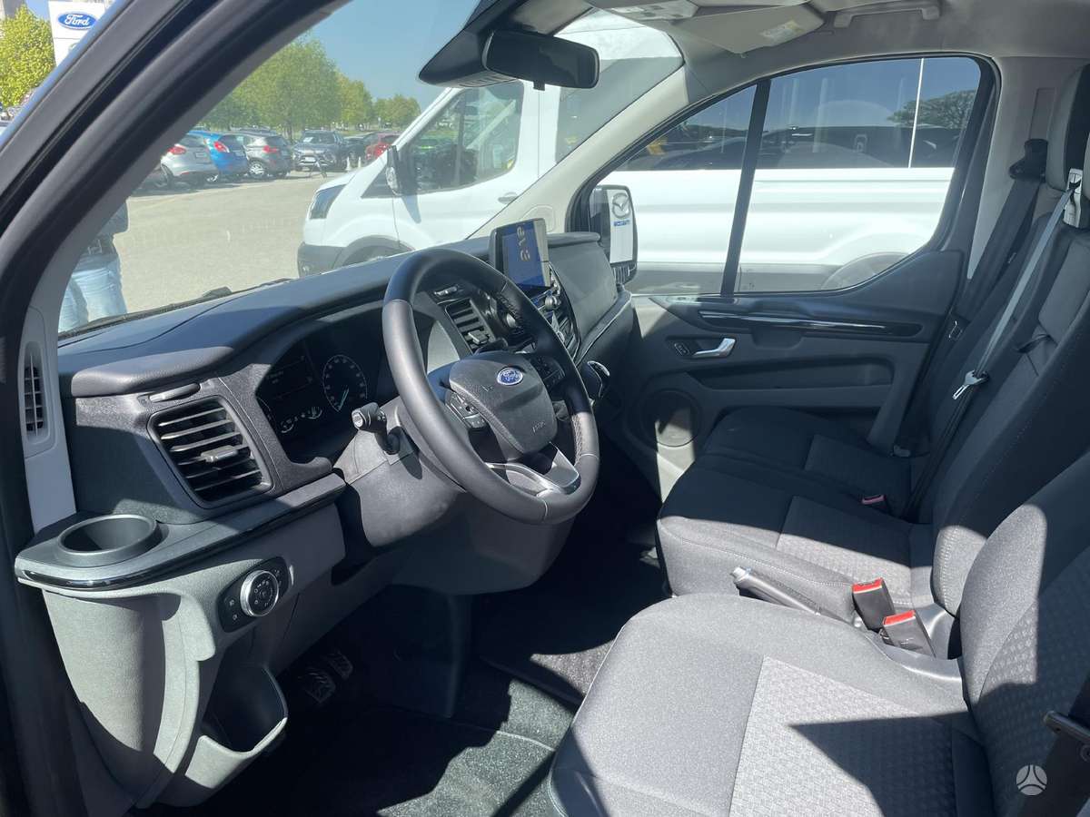 Ford Tourneo Custom, passenger minibus