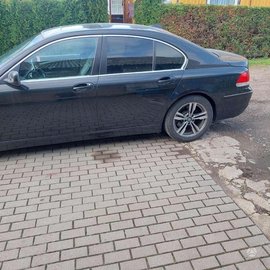 BMW 740 dalimis
