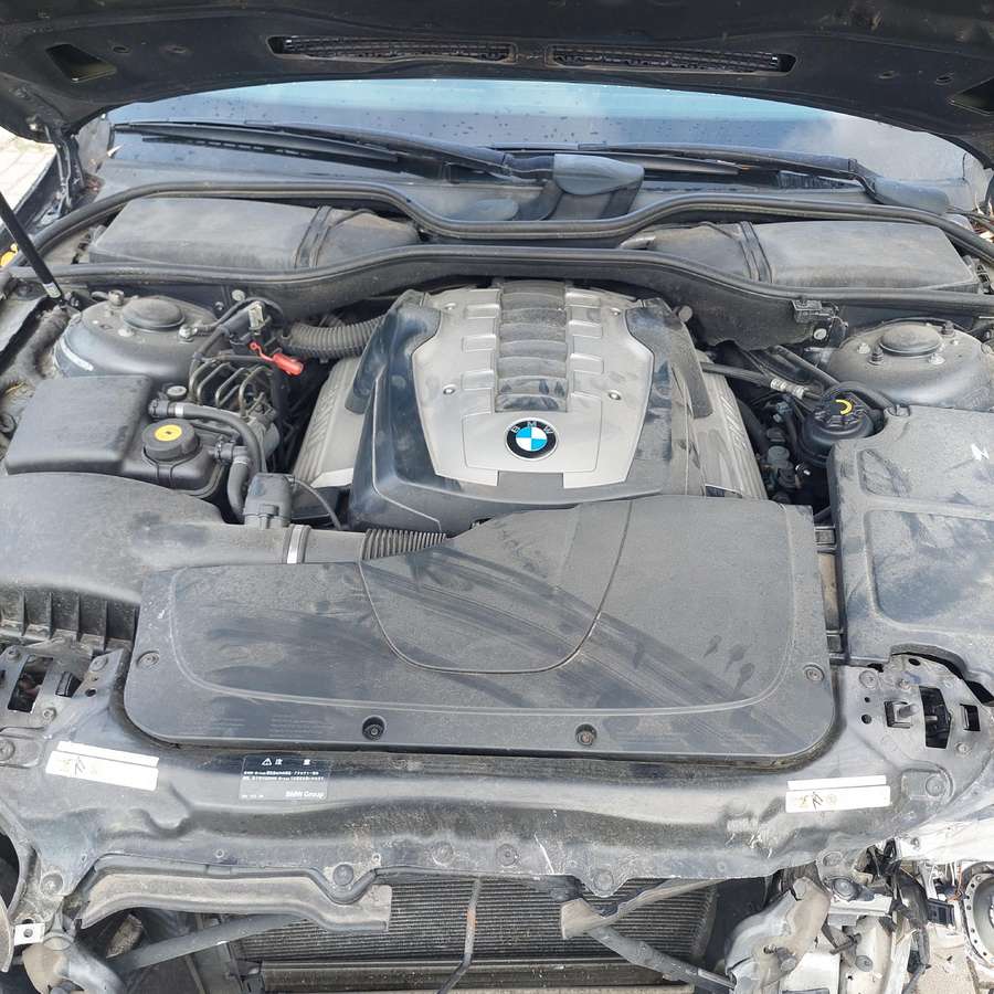 BMW 740 dalimis