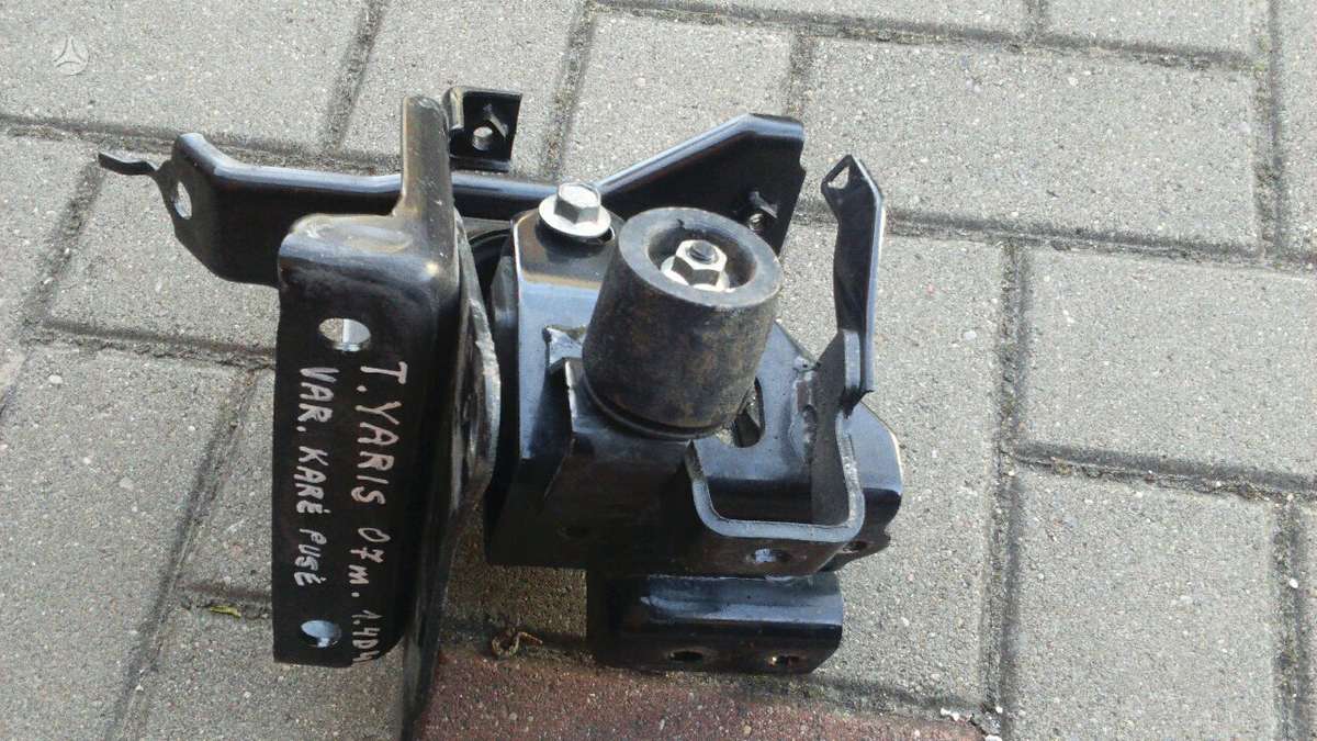 Toyota Yaris детали двигателя