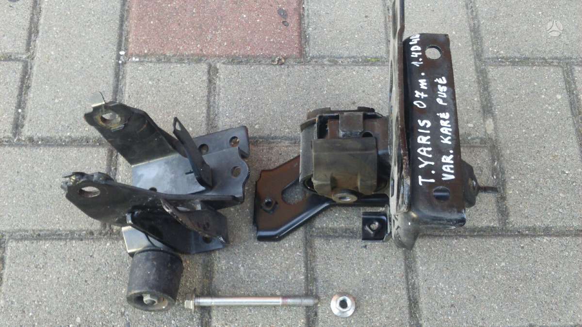 Toyota Yaris детали двигателя