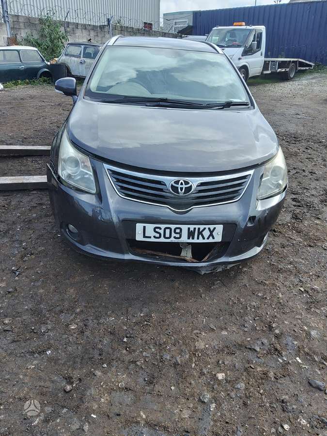 Toyota Avensis по частям