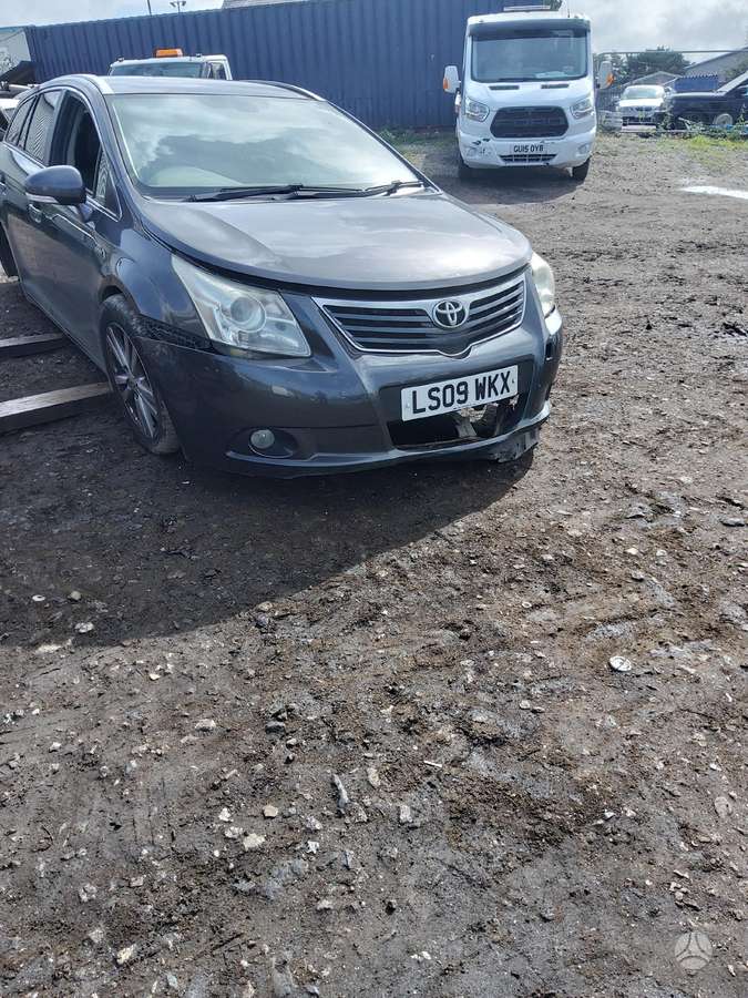 Toyota Avensis по частям