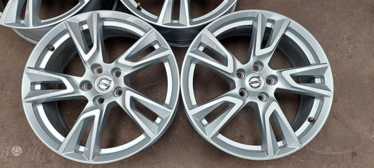 Volvo, lengvojo lydinio, R18