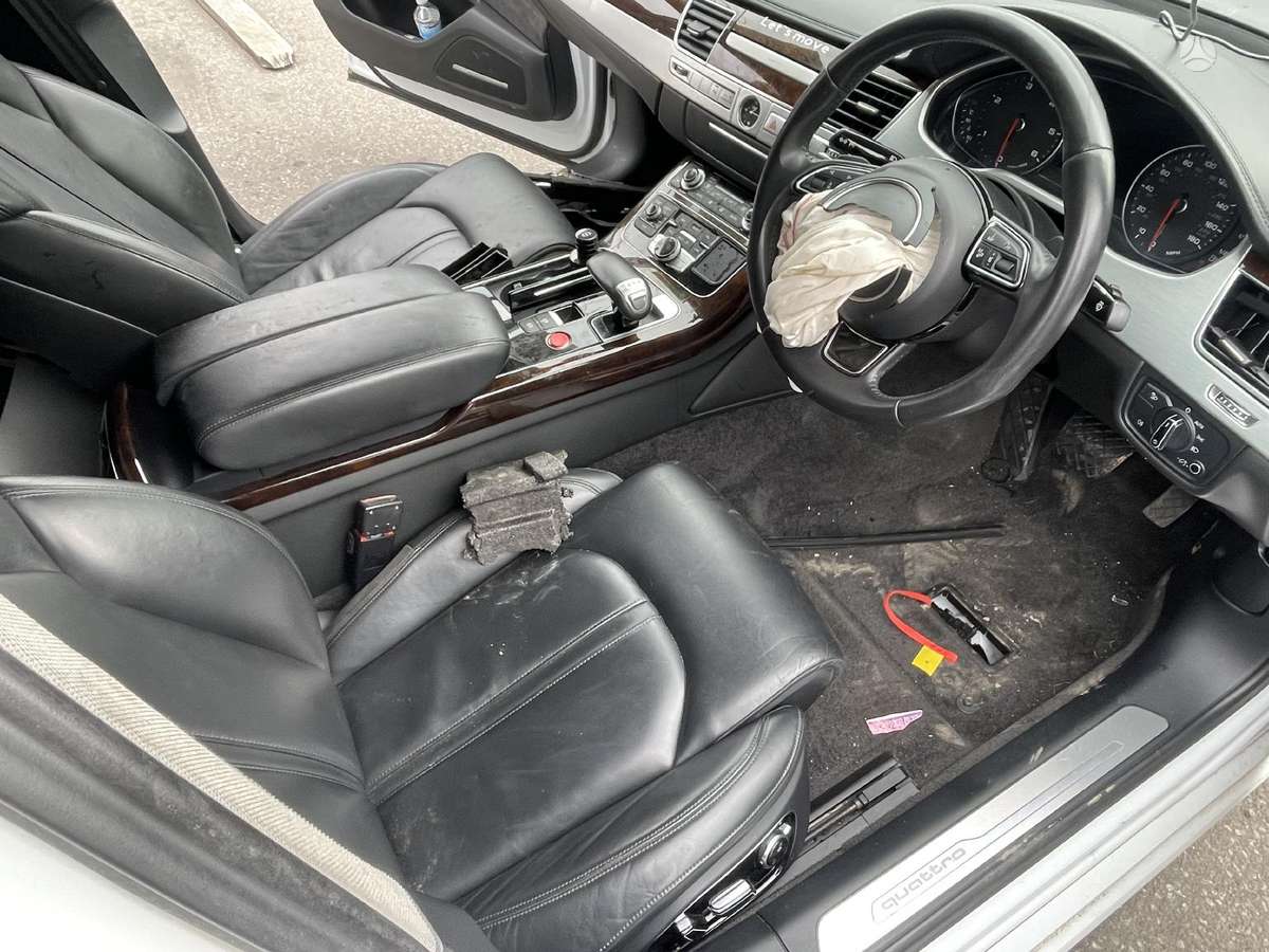 Audi A8 rezerves daļās
