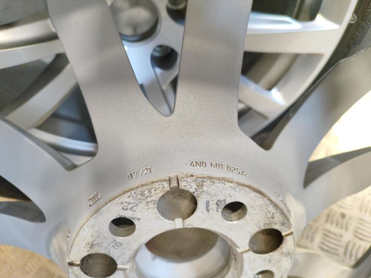 Audi, lengvojo lydinio, R18