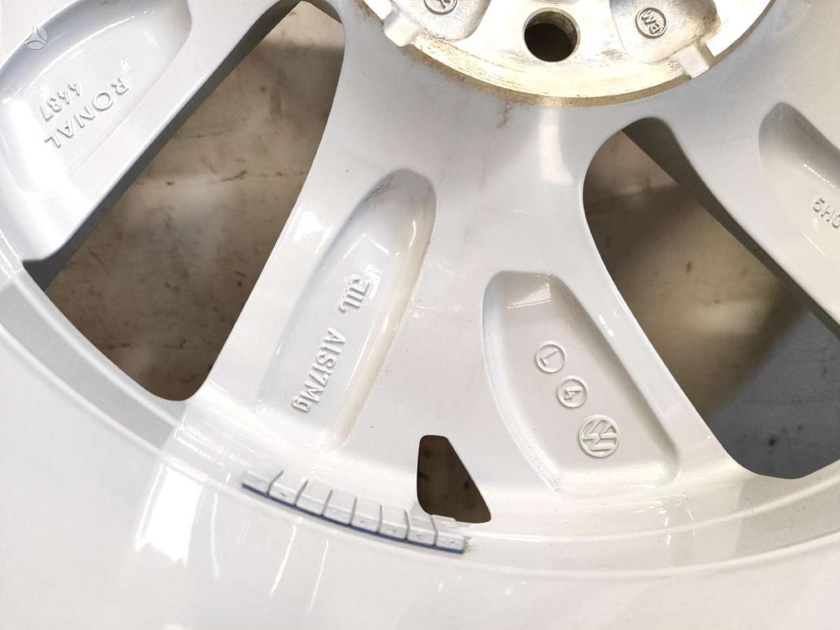 Volkswagen, lengvojo lydinio, R17
