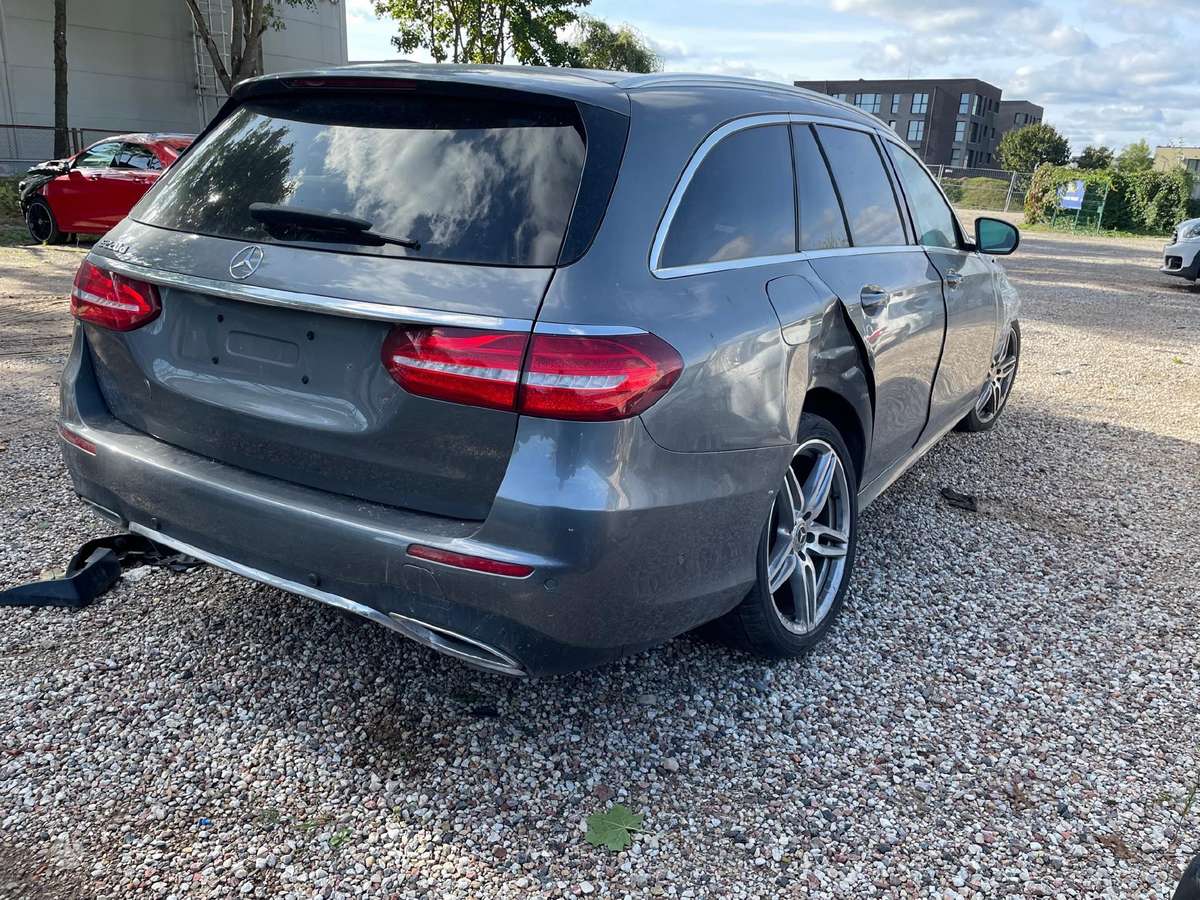 Mercedes-Benz E klasė Spalva 992 variklis 654 920