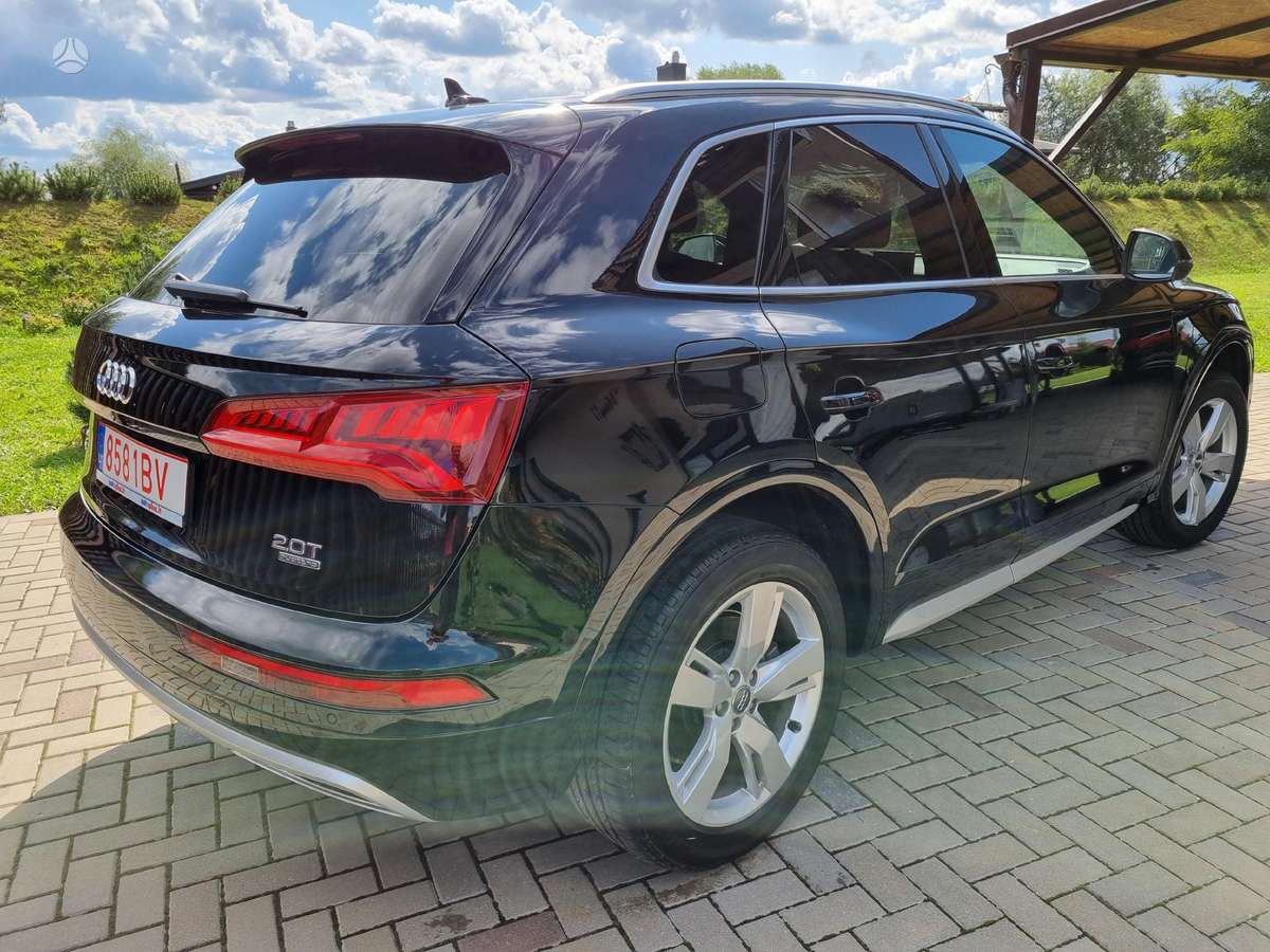Audi Q5, 2.0 l., off-road / crossover