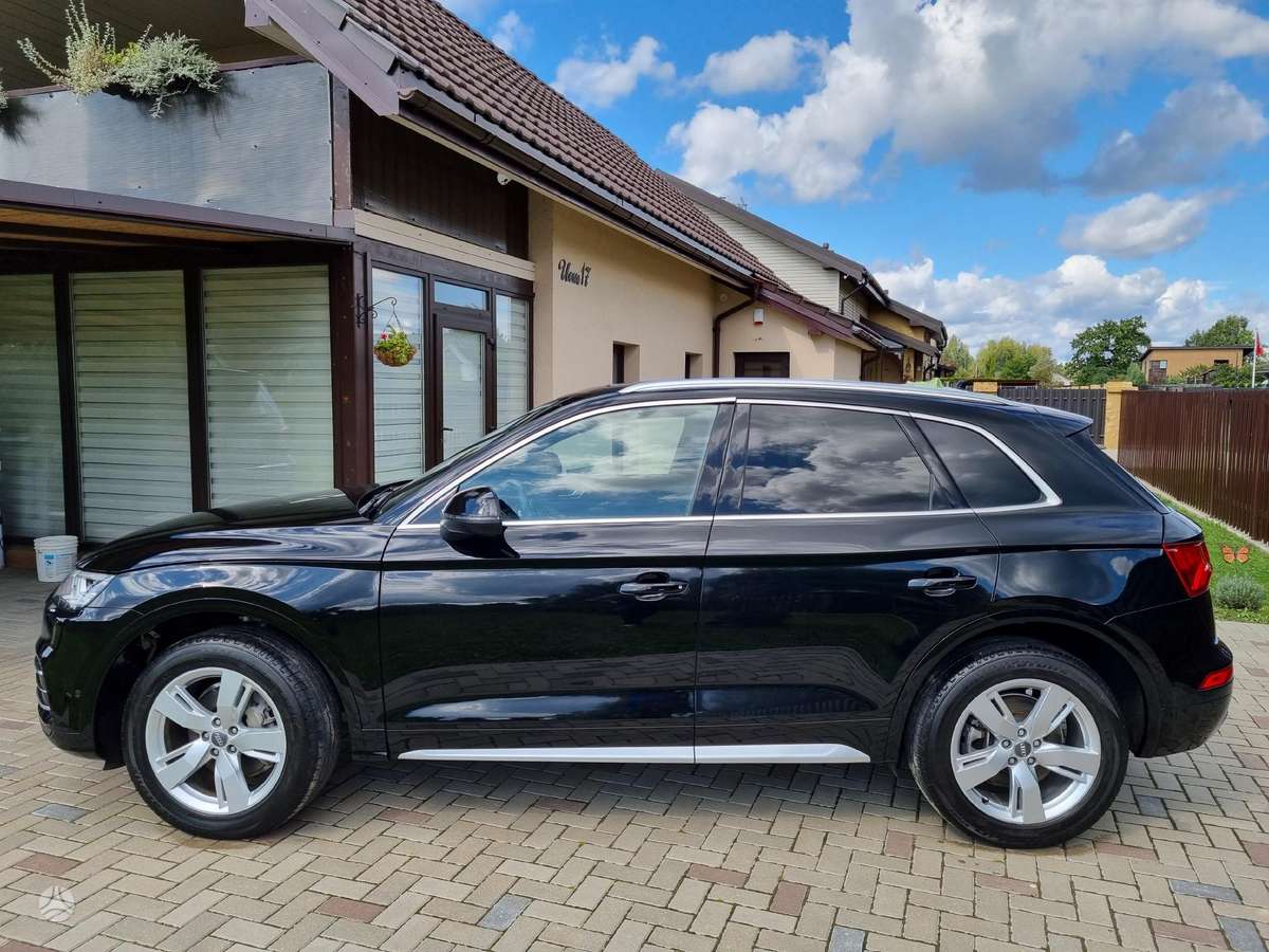 Audi Q5, 2.0 l., off-road / crossover