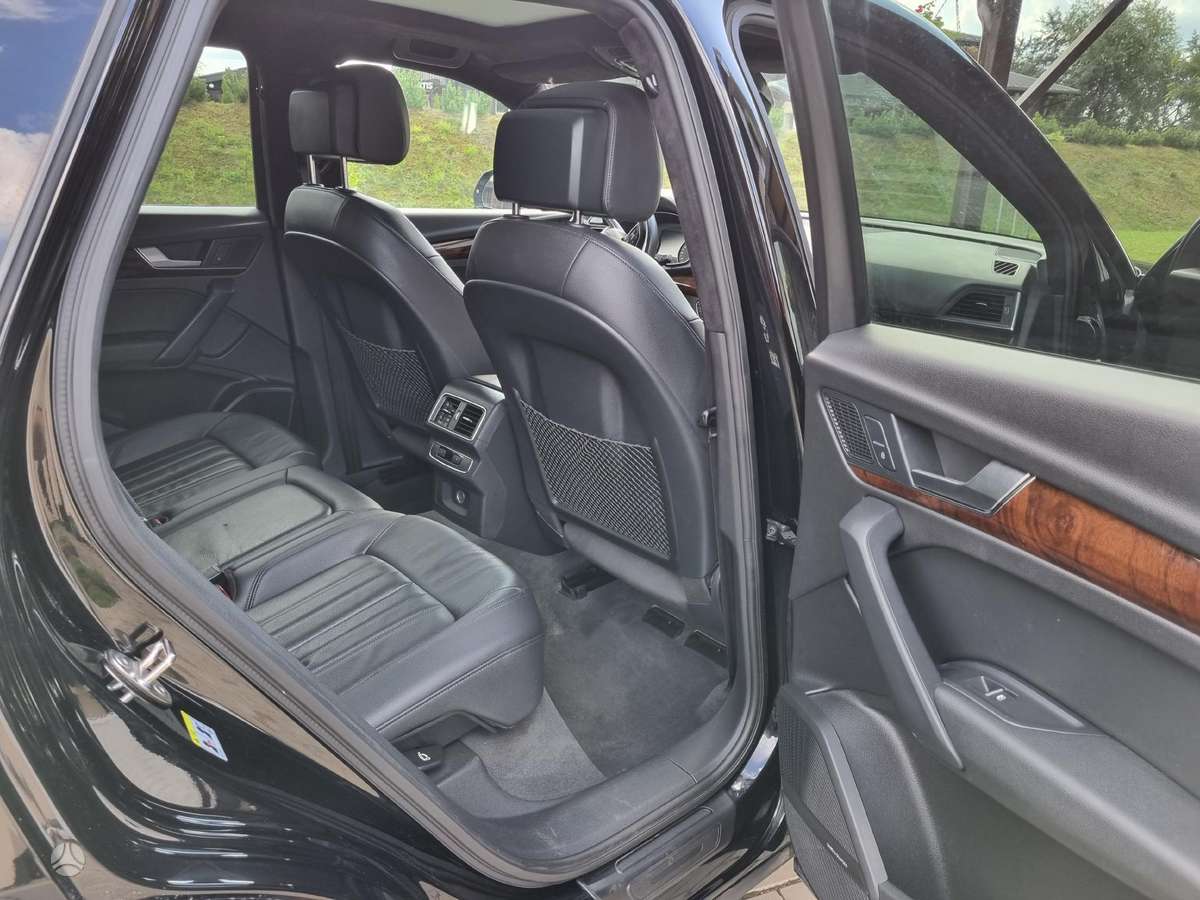 Audi Q5, 2.0 l., off-road / crossover