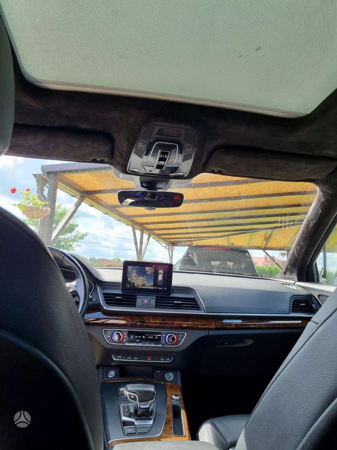 Audi Q5, 2.0 l., off-road / crossover