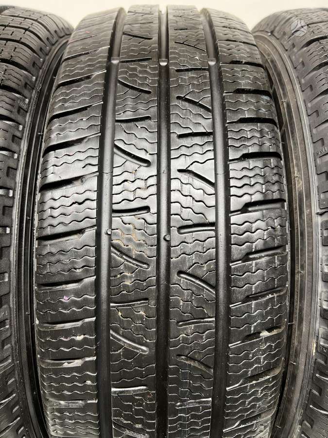 Pirelli Carrier Winter 99%, winter 215/65 R16
