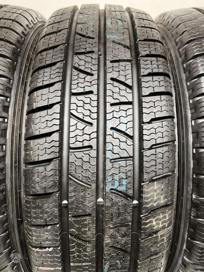 Pirelli Carrier Winter 99%, winter 215/65 R16