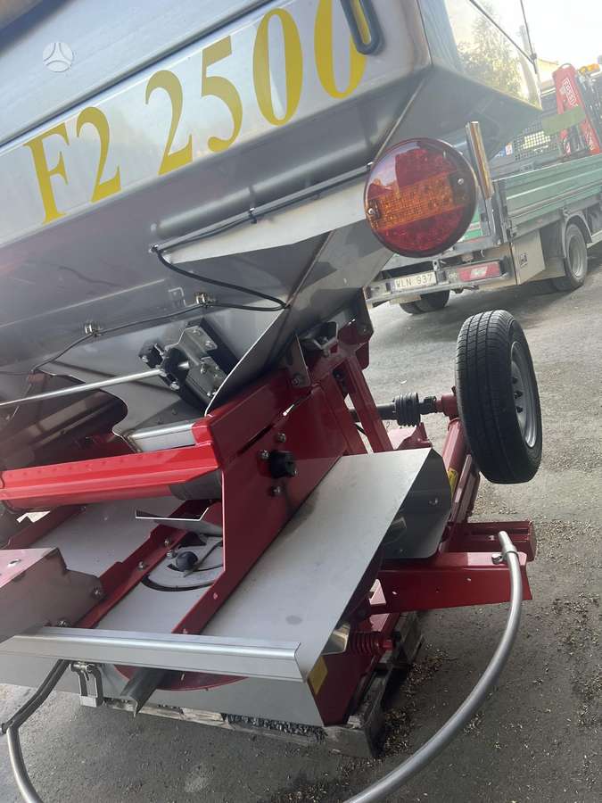 Bredal F2, spreaders