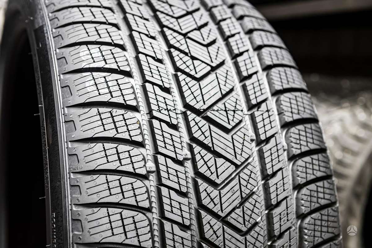 Pirelli Scorpion Winter, winter 275/35 R22