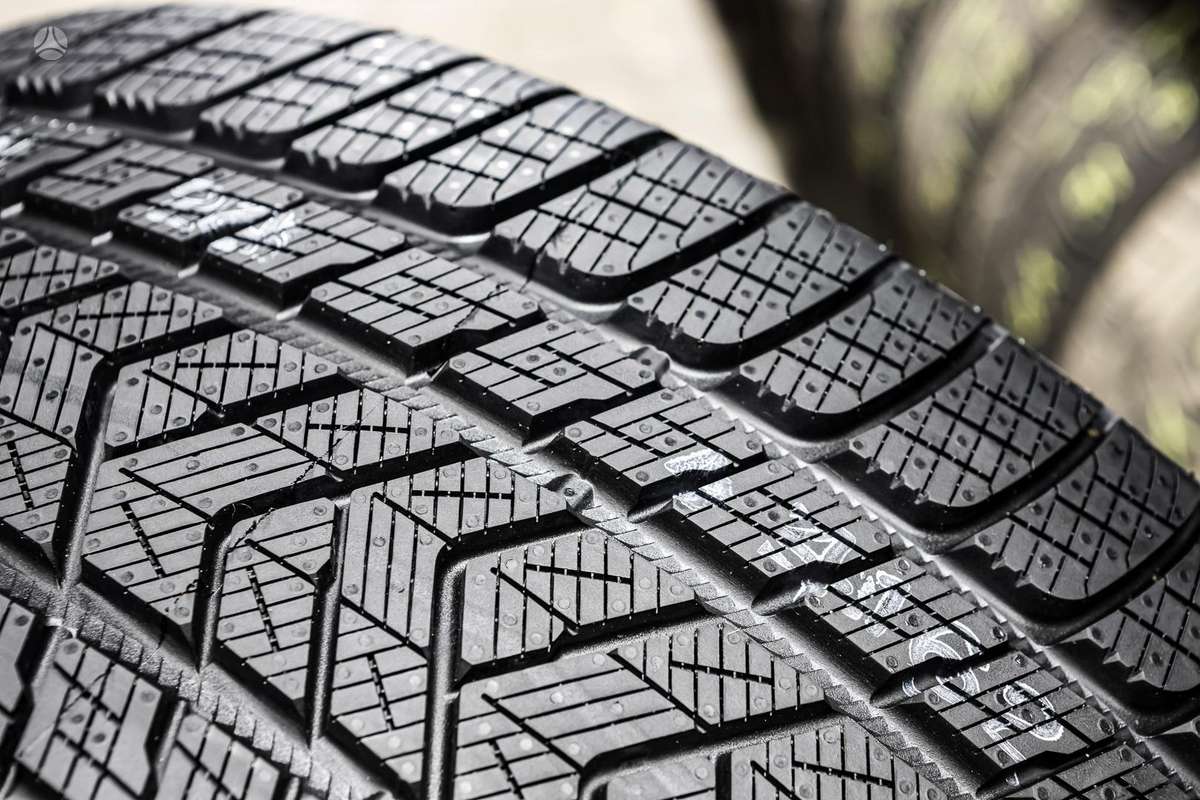 Pirelli Scorpion Winter, winter 275/35 R22