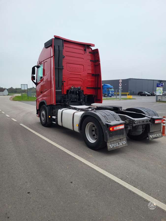 Volvo FH-4, semi-trailer trucks