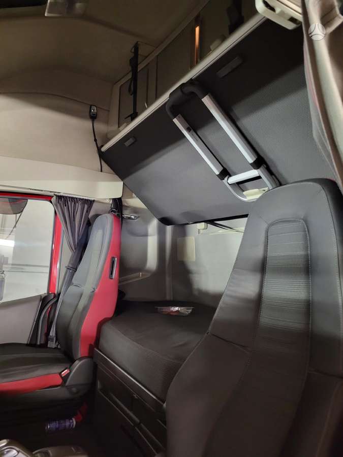 Volvo FH-4, semi-trailer trucks