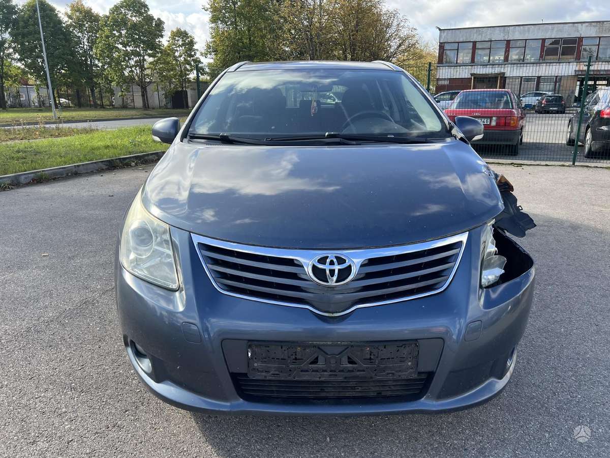 Toyota Avensis for parts