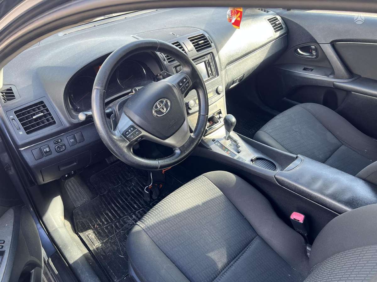 Toyota Avensis for parts