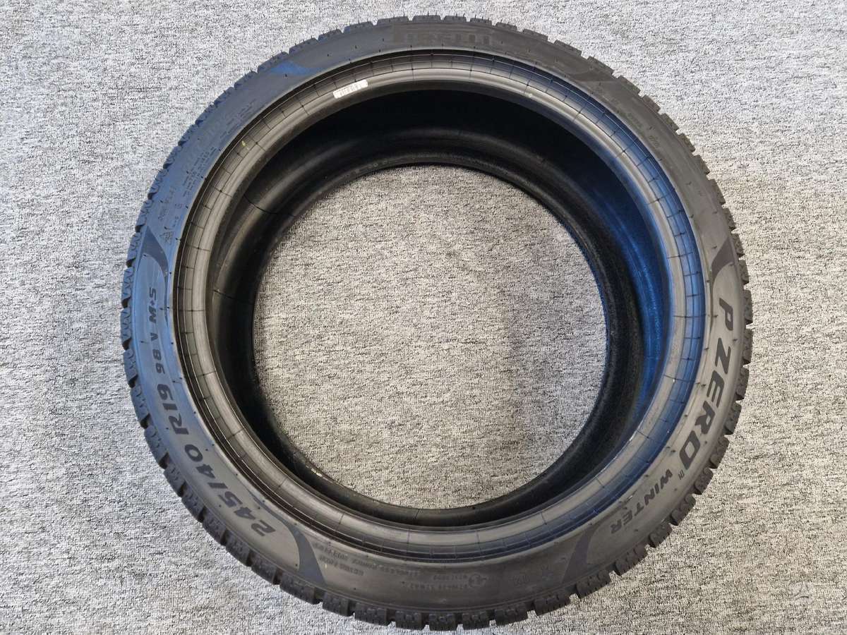 Pirelli 2023m 8mm 95% PZero Winter, winter 245/40 R19