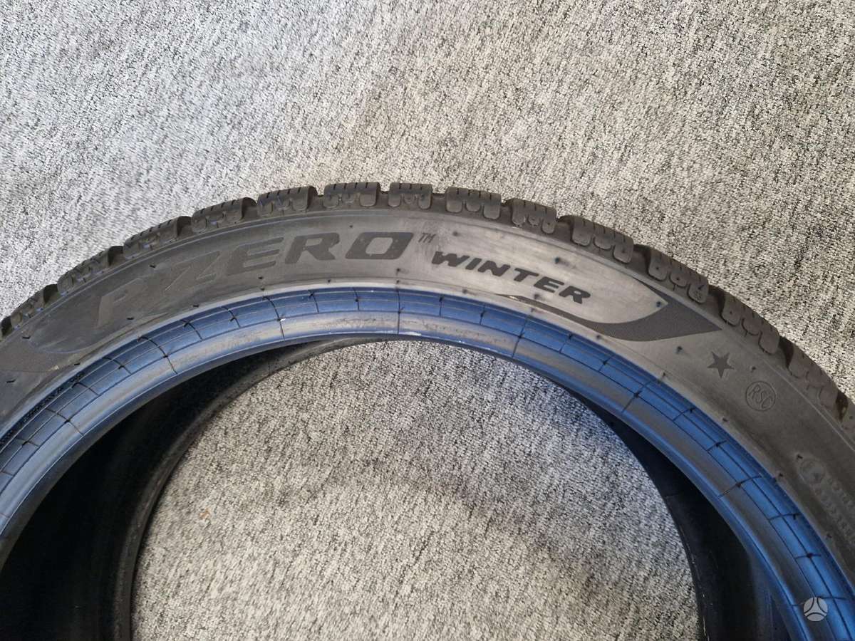 Pirelli 2023m 8mm 95% PZero Winter, winter 245/40 R19