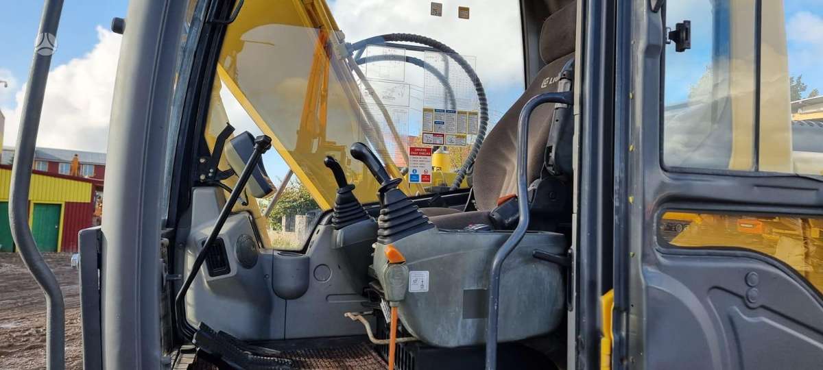 Komatsu LiuGong CLG 915D, ekskavatoriai