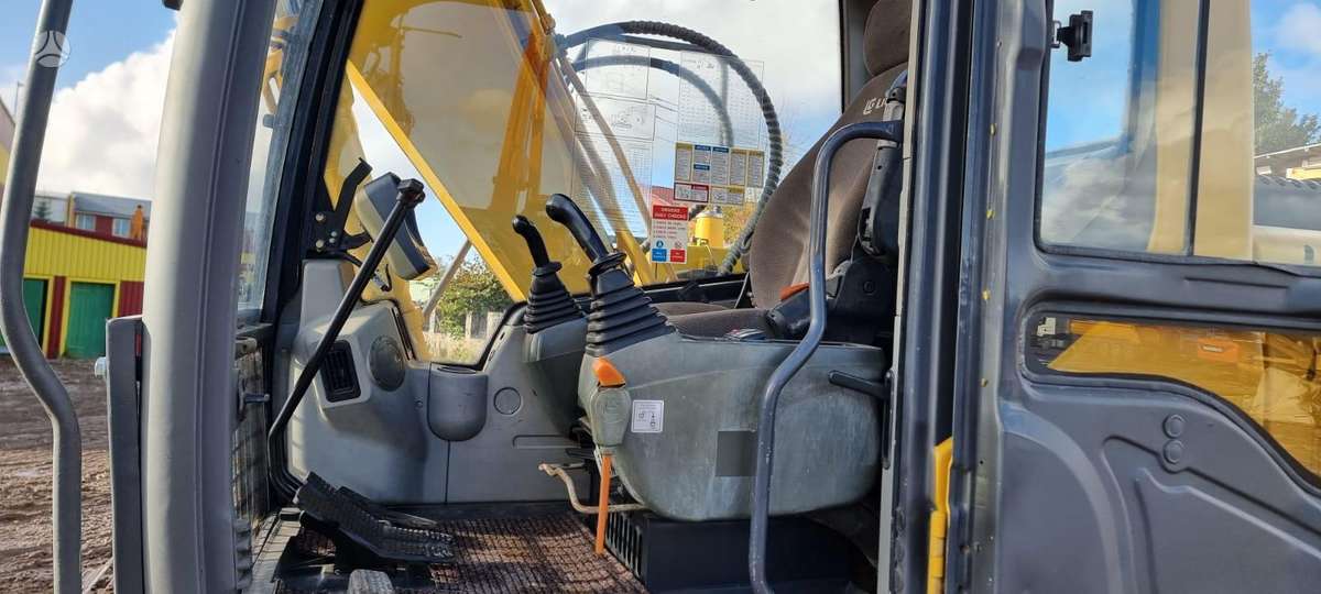 Komatsu LiuGong CLG 915D, ekskavatoriai