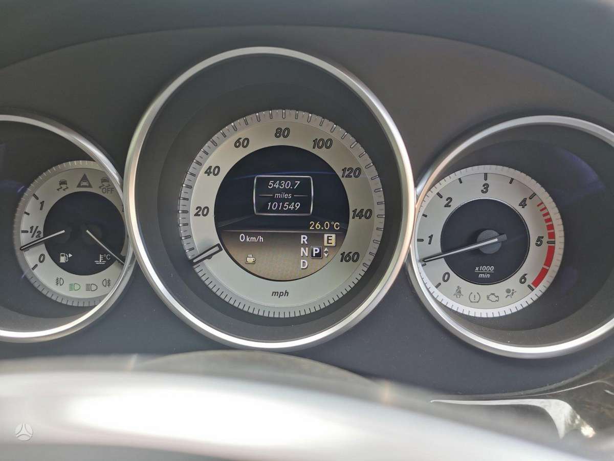 Mercedes-Benz CLS350 dalimis