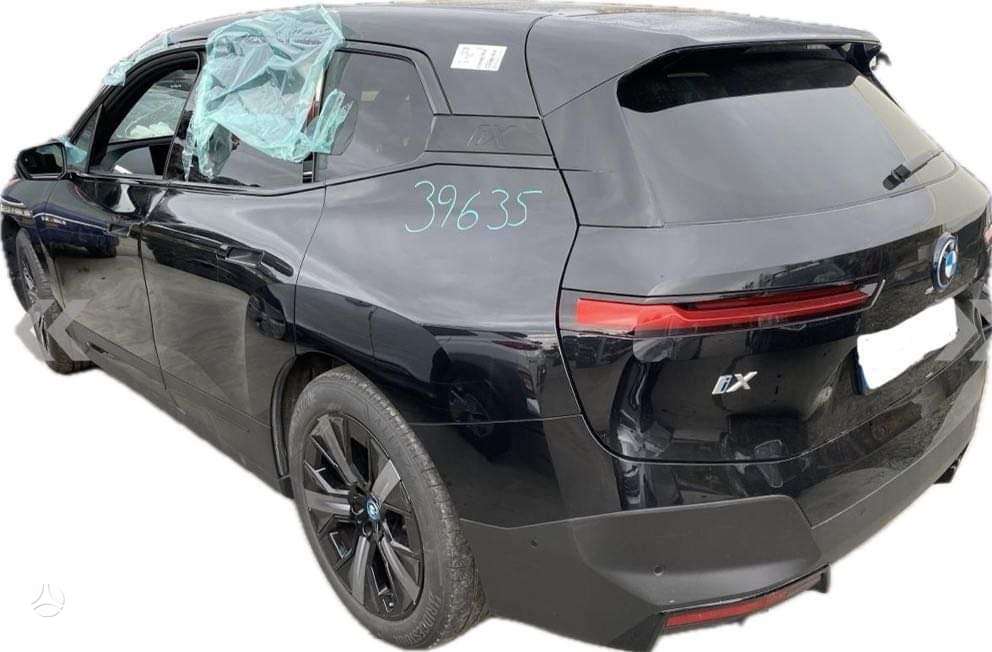 BMW iX dalimis.