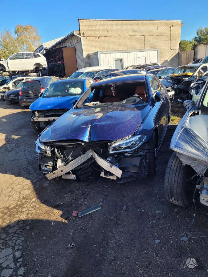 BMW 550 dalimis