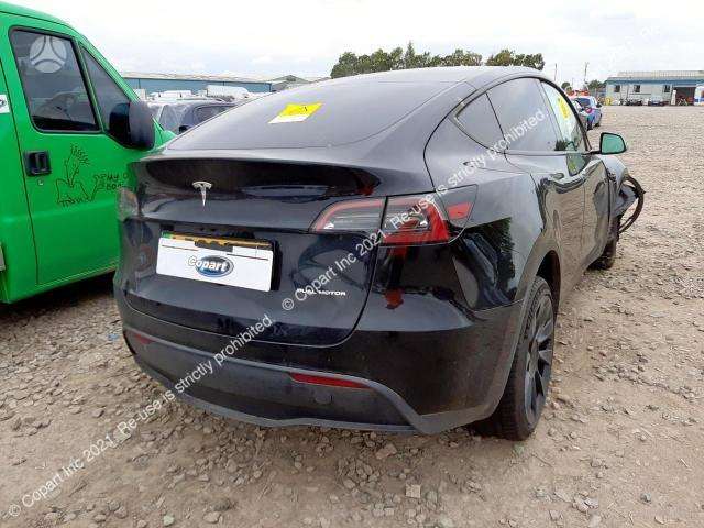 Tesla Model Y rezerves daļās