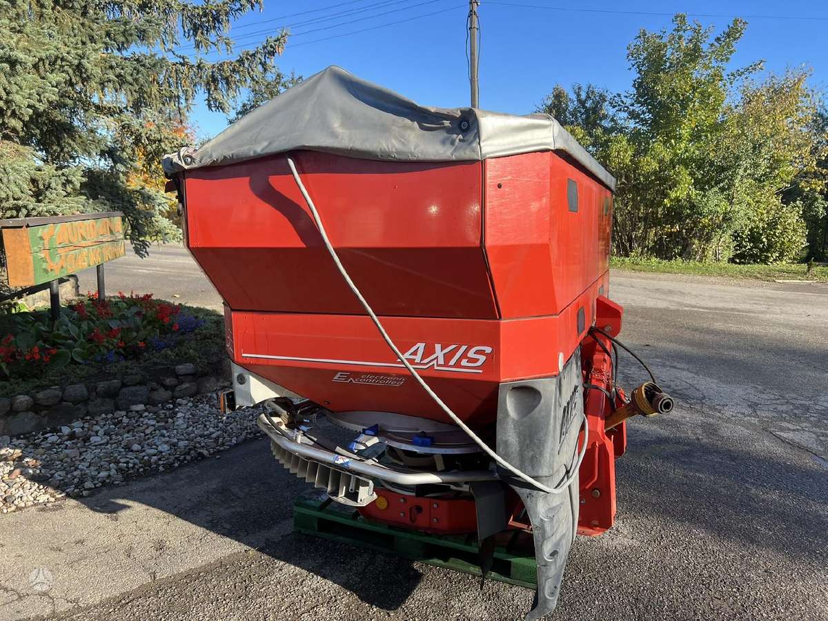 Kuhn Rauch Axis 30.1 W, spreaders