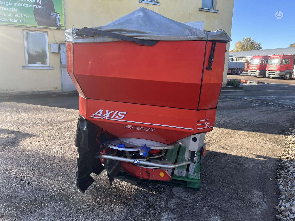 Kuhn Rauch Axis 30.1 W, разбрасыватели