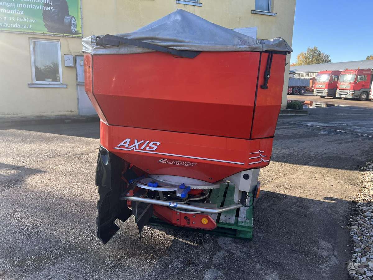 Kuhn Rauch Axis 30.1 W, spreaders