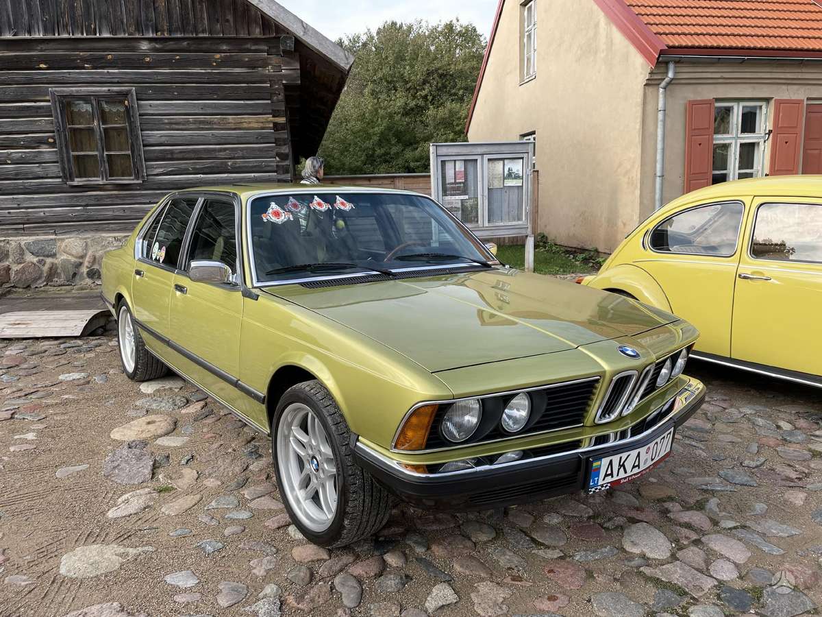 BMW 732, 3.2 l., Седан
