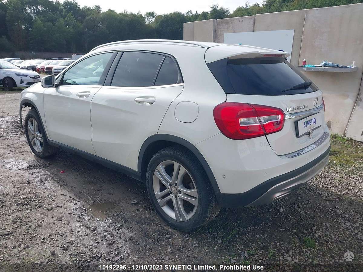 Mercedes-Benz GLA200 dalimis. Dalimis