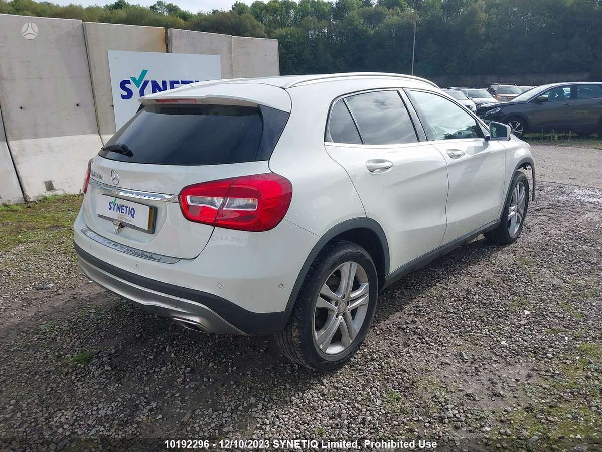 Mercedes-Benz GLA200 dalimis. Dalimis