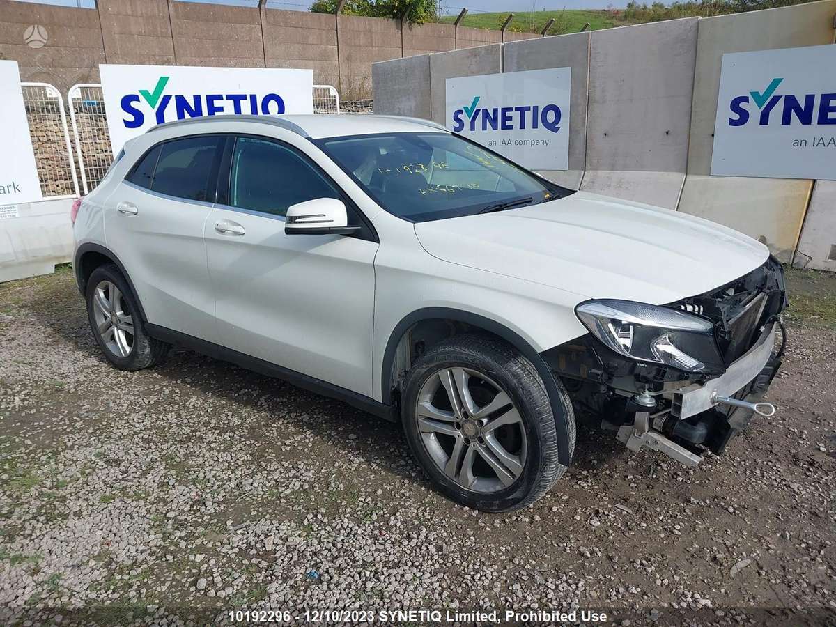 Mercedes-Benz GLA200 dalimis. Dalimis