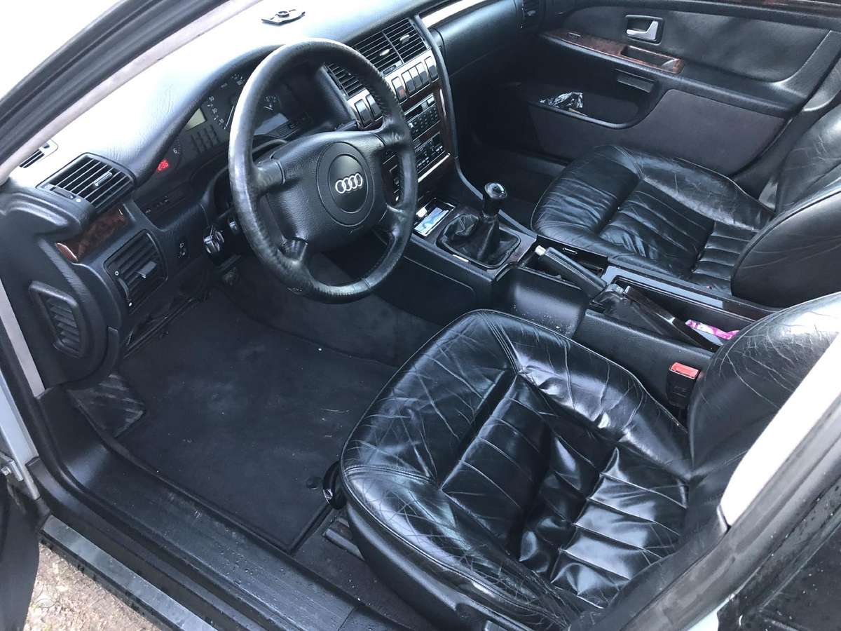 Audi A8 dalimis