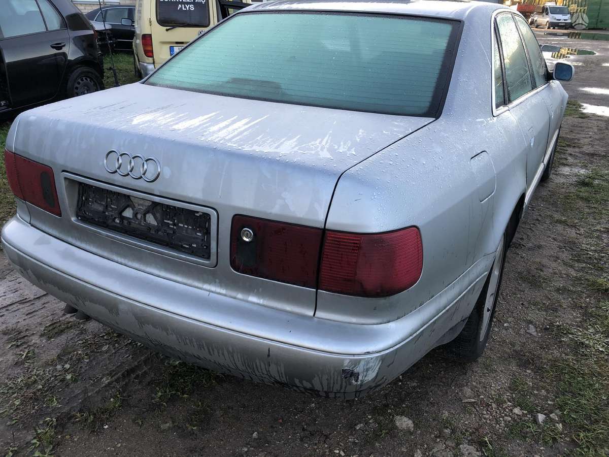 Audi A8 dalimis