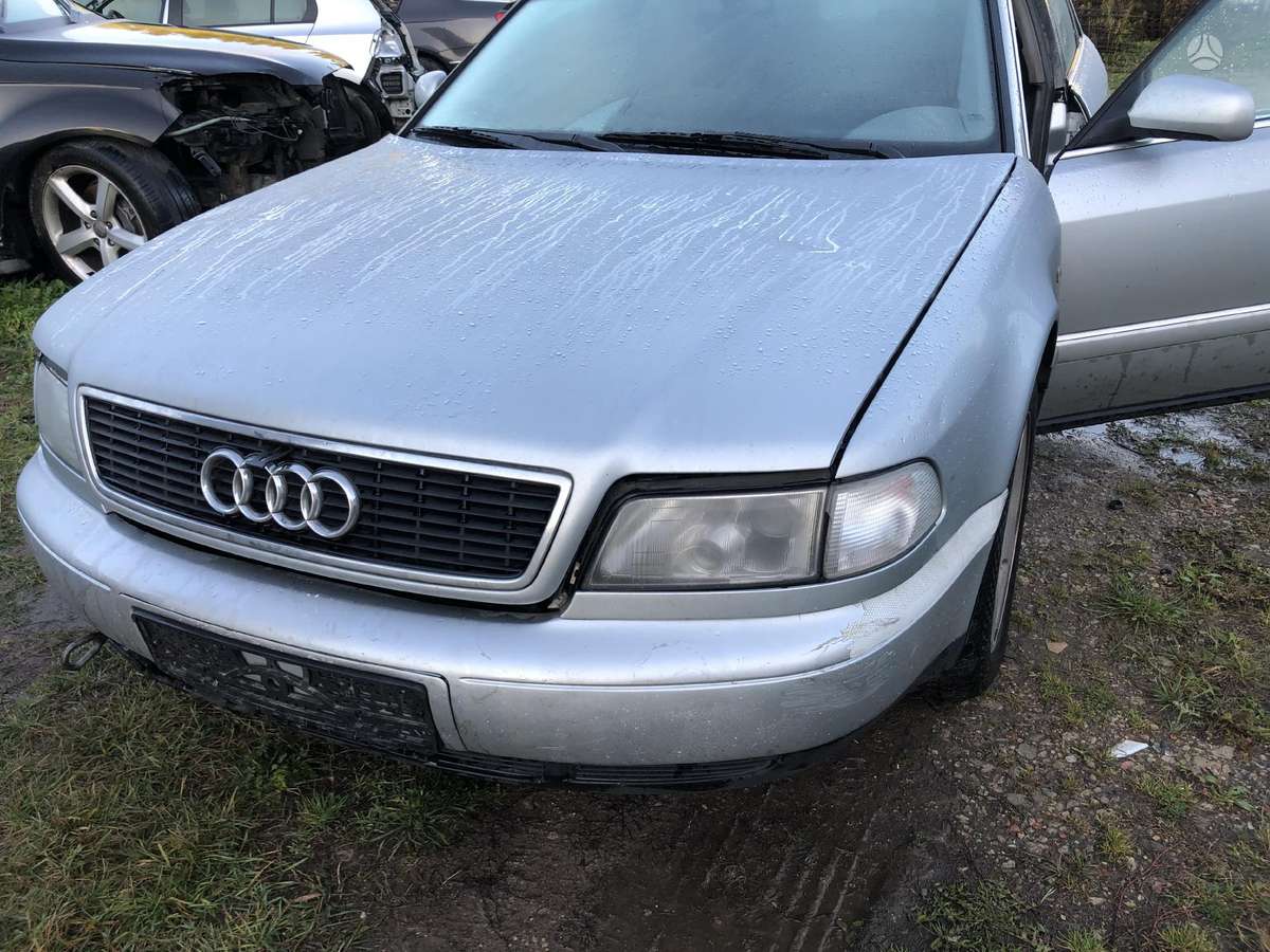 Audi A8 dalimis