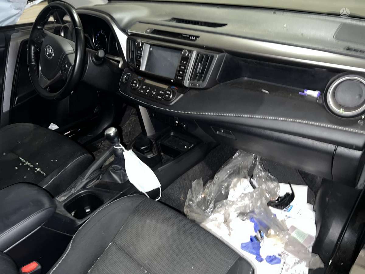 Toyota RAV4 dalimis